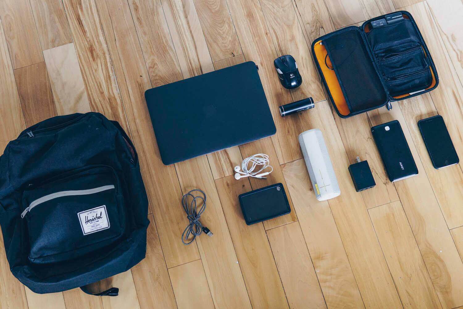 What's In My Tech Bag: Gadget Essentials For 2018 | Gridfiti