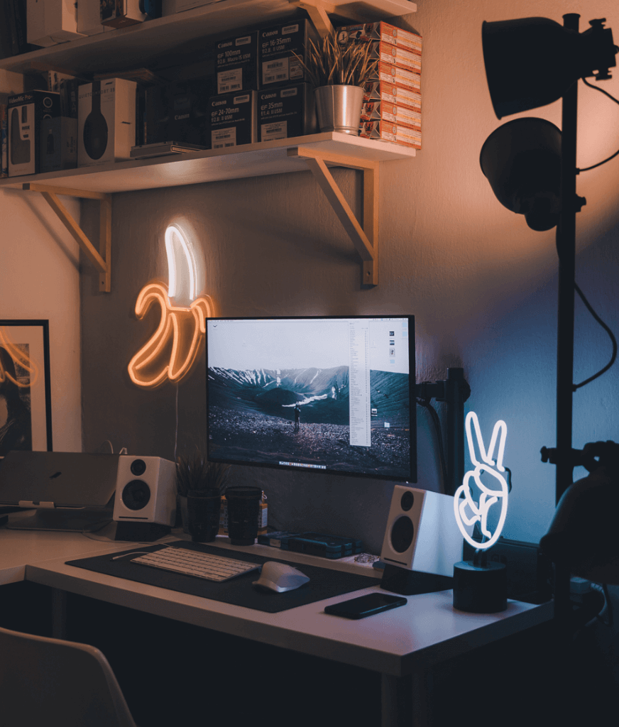 9 Best Minimalist Desk Setups for Your Workspace | Gridfiti