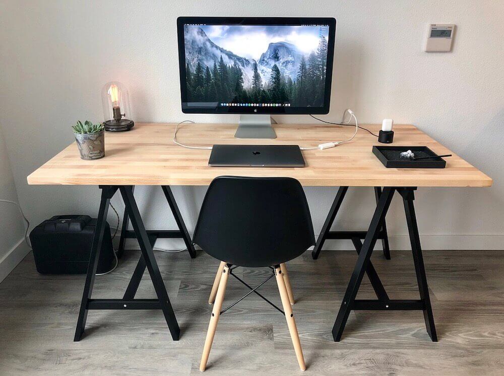 minimalist desk black