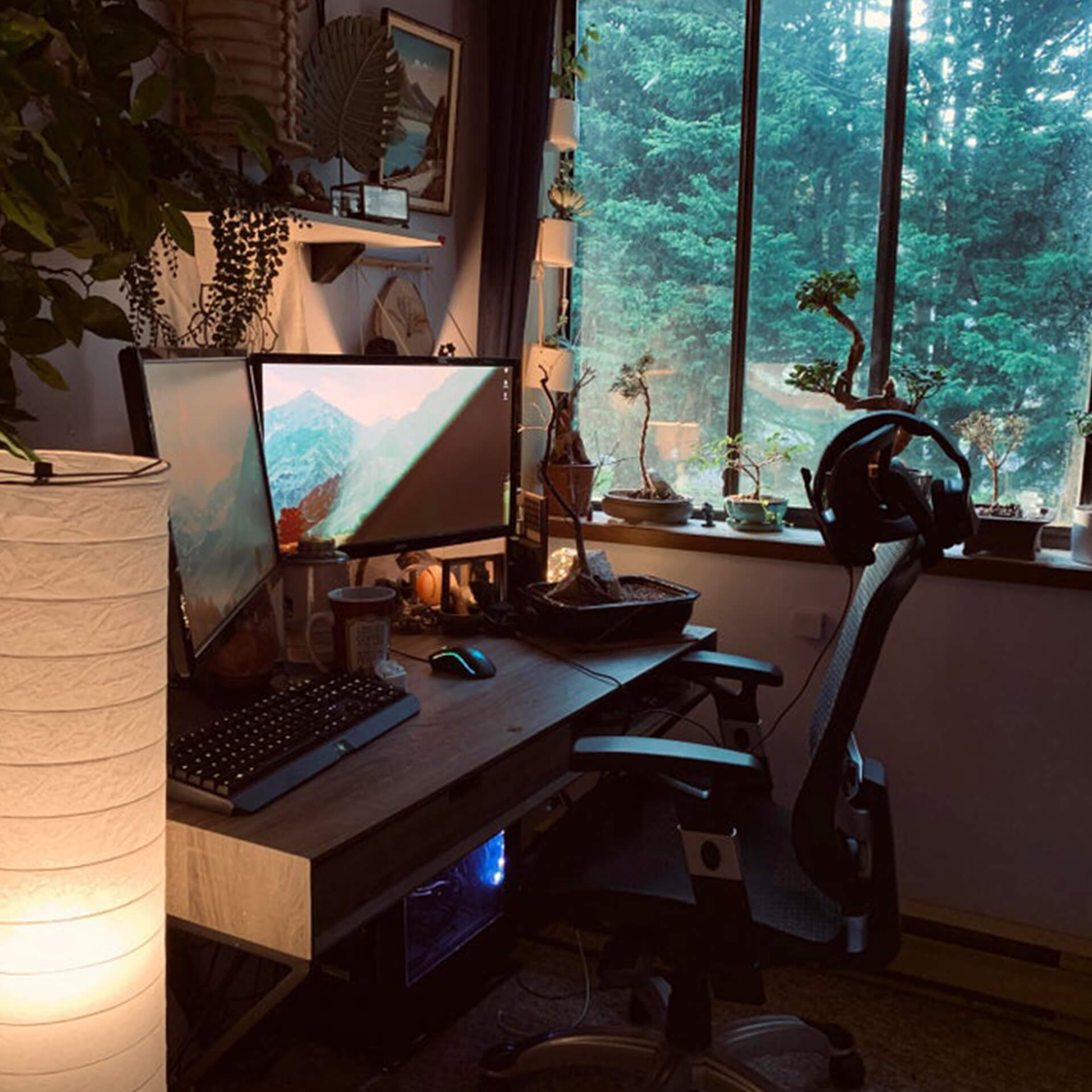 Cozy Aesthetic Desk Setup
