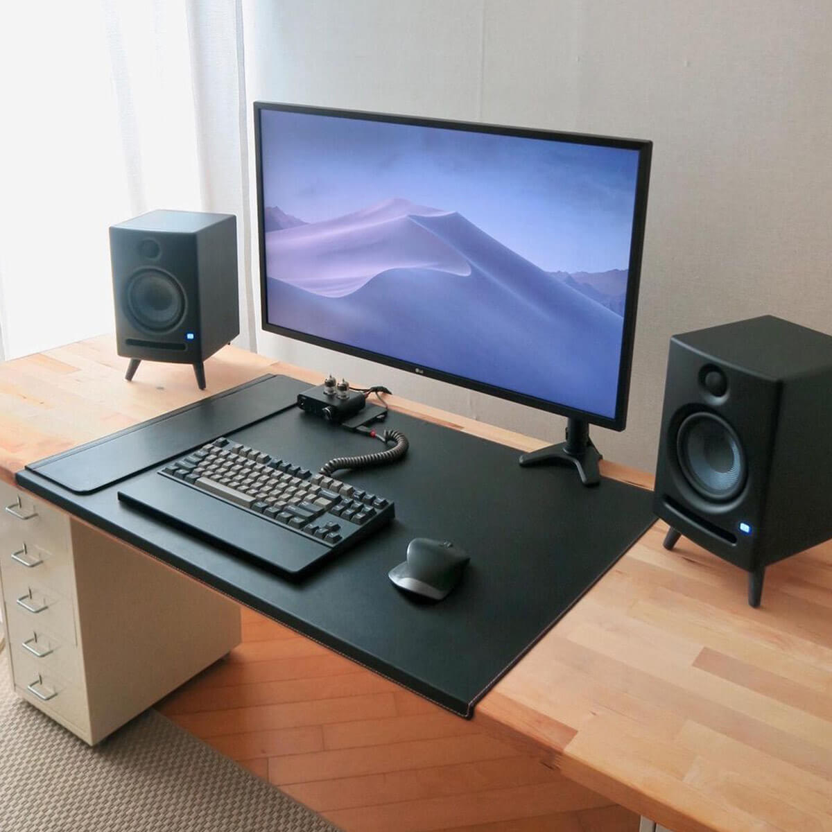 PC Gaming Accessories for a Minimalist Desk Setup