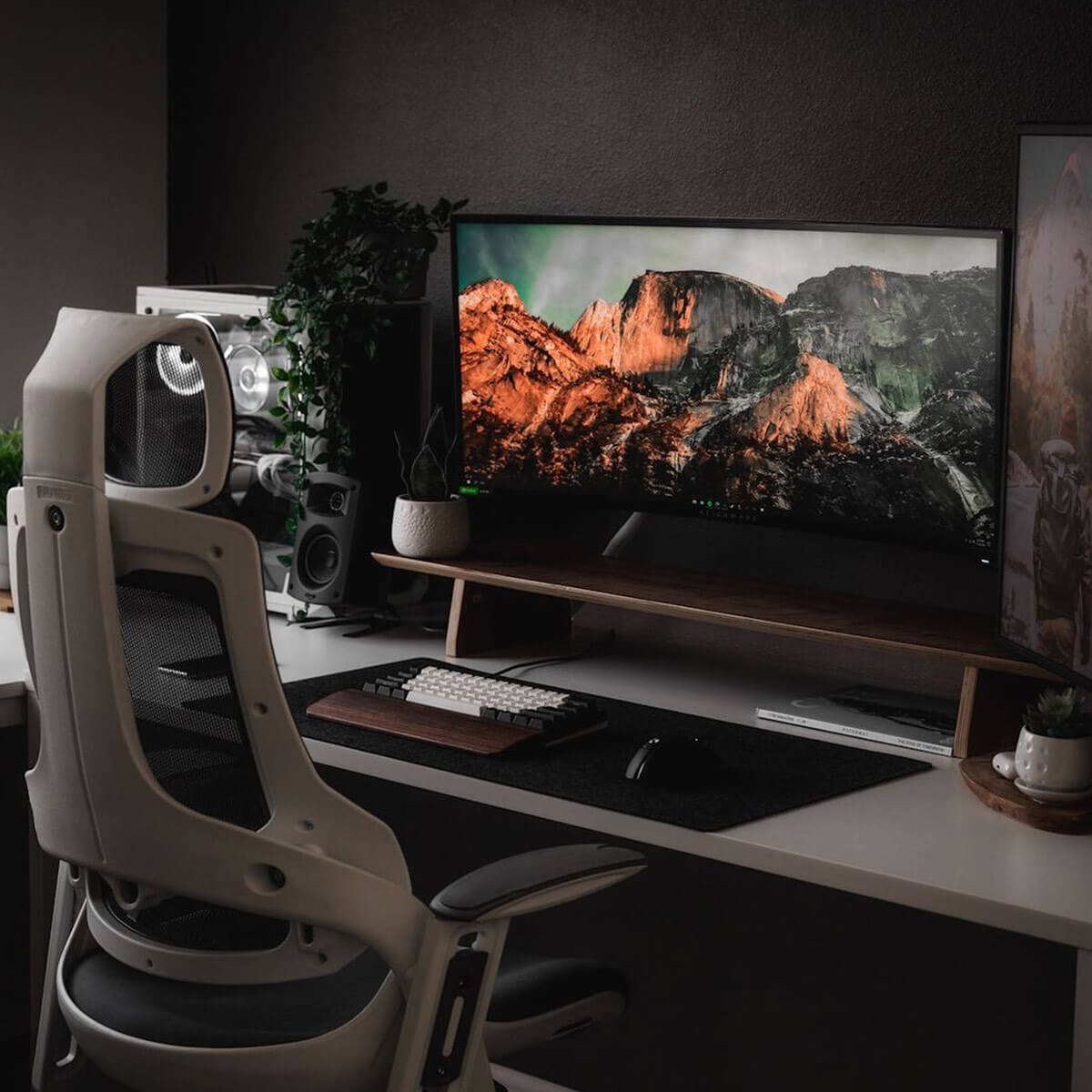 20+ Minimalist Gaming Setups & Battlestation Ideas | Gridfiti