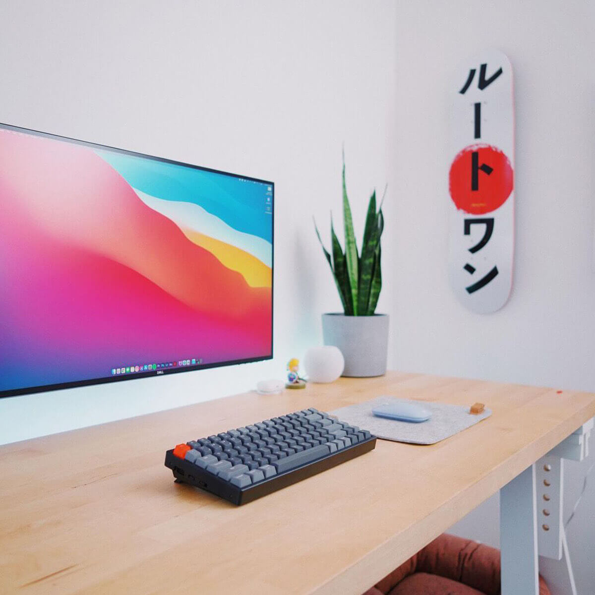 gaming minimalist desk setup